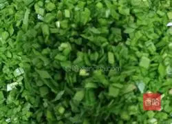 Leeks, eggs and dried rice Illustration of how to make dumpling stuffing 3