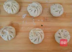 Illustration of how to make mushroom and tofu stuffed buns 12
