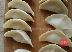 Illustration of how to make mushroom and pork dumplings 3