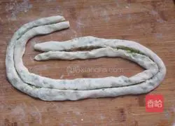 Illustration of how to make scallion pancakes 5