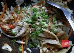 Illustration of how to make vegetarian fried pancakes 9