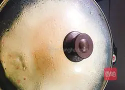 Illustration of how to make sausage and egg pancakes 12