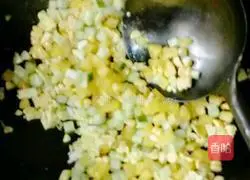 Illustration of how to make sweet and sour slimming pineapple fried rice 9