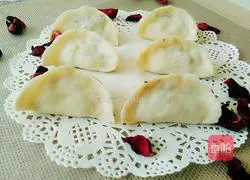 Illustration of how to make parsley, fungus and egg stuffing dumplings 13