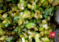 Illustration of how to stew beans and noodles 3