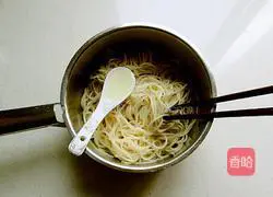 Illustration of how to make fried noodles with secret sauce 5