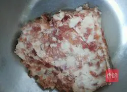 Illustration of how to make mushroom and pork dumplings 1