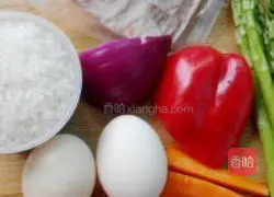 Illustrations of how to make colorful egg fried rice 2