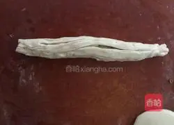 Illustration of how to make scallion pancakes 7