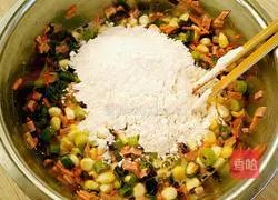 Illustration of how to make fried corn tortillas 4