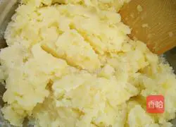 Illustration of how to make pan-fried potato pancakes 2