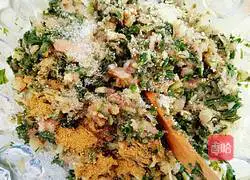 Illustration of how to make shepherd's purse and meat dumpling stuffing 7