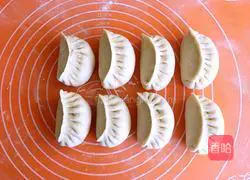 Illustration of how to make eggplant and meat stuffed buns 16