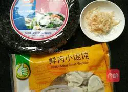 Illustration of how to make seaweed and shrimp wontons 1