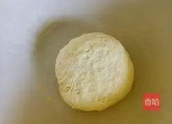 Illustration of how to make cabbage, vermicelli and egg dumplings 1