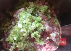 Illustration of how to make cowpea filling dumplings 1