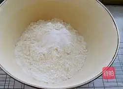 Illustration of how to make fried noodles with tomatoes and onions 1