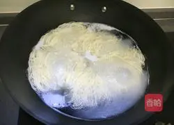 Illustration of how to make tomato and egg noodles 9