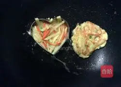 Illustration of how to make carrot and potato cakes 6