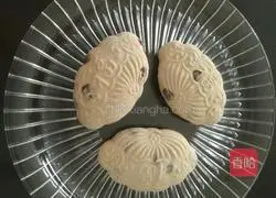 Illustration of how to make sorghum noodles steamed buns with raisins for a unique flavor 8