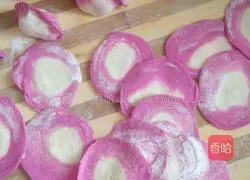 Illustration of how to make dragon fruit skin dumplings 5