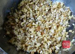 Illustration of how to make leek, egg and tofu buns 5