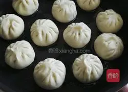 Illustration of how to make Shanghai snack fried steamed buns 6