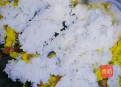 Illustration of how to make egg and ham fried rice 6