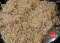 Illustration of how to make stir-fried noodles with minced bean sprouts and minced meat 6