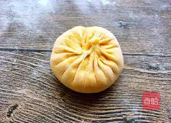 Illustration of making double-layered buns 17