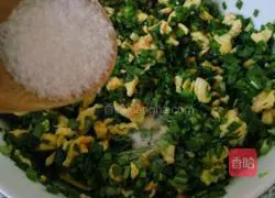 Leek and egg dumpling fillings Illustration of how to do it 7