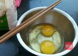 Illustration of how to make salad egg pancake 3
