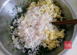 Illustration of how to make leek and egg stuffed dumplings 12