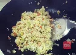 How to make classic egg fried rice Illustration 3