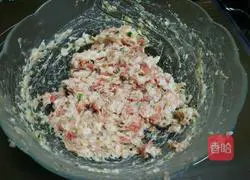 Illustration of how to make celery and pork dumpling stuffing 14