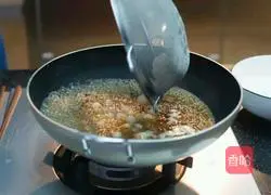Illustration of how to make Hakka salted glutinous rice balls 7