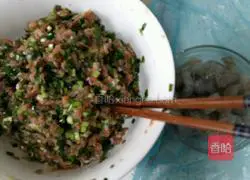 Illustration of how to make three fresh dumplings 3