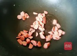 Illustration of how to make fried rice with ham sausage 6