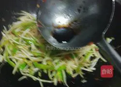 Illustration of how to make egg fried noodles 11
