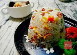 Illustration of how to make fried rice with diced sausage, vegetables and eggs 9