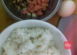 Illustration of how to make egg fried rice 1