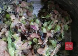 Illustration of how to make breakfast meat buns 1