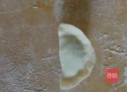 Illustration of how to make meat and three fresh dumplings 14