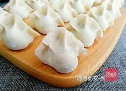 Illustration of how to make leek and meat dumplings 13