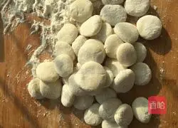 Illustration of how to make pickled cabbage stuffed dumplings 4