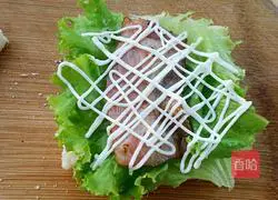 Illustration of how to make bacon cheese sandwich 3