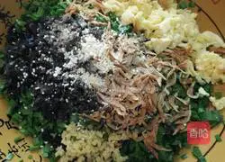 Illustration of how to make dumplings with three fresh fillings 7