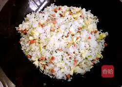 Illustration of how to make fried rice with onion, ham, sausage and eggs 16