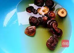 Illustration of how to make wontons with mushrooms and cabbage 2