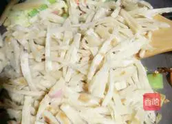 Illustration of how to make fried pancakes 7